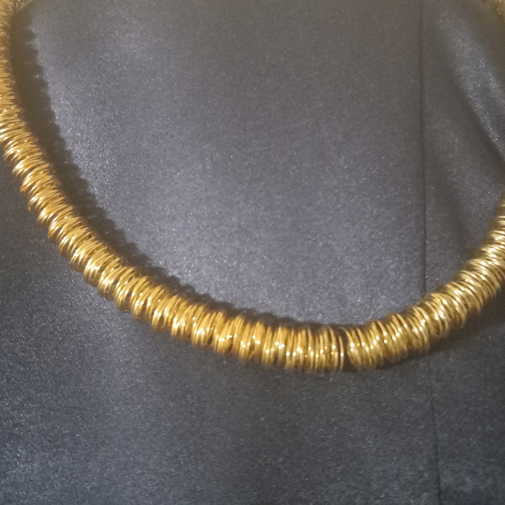 Gold slinky necklace